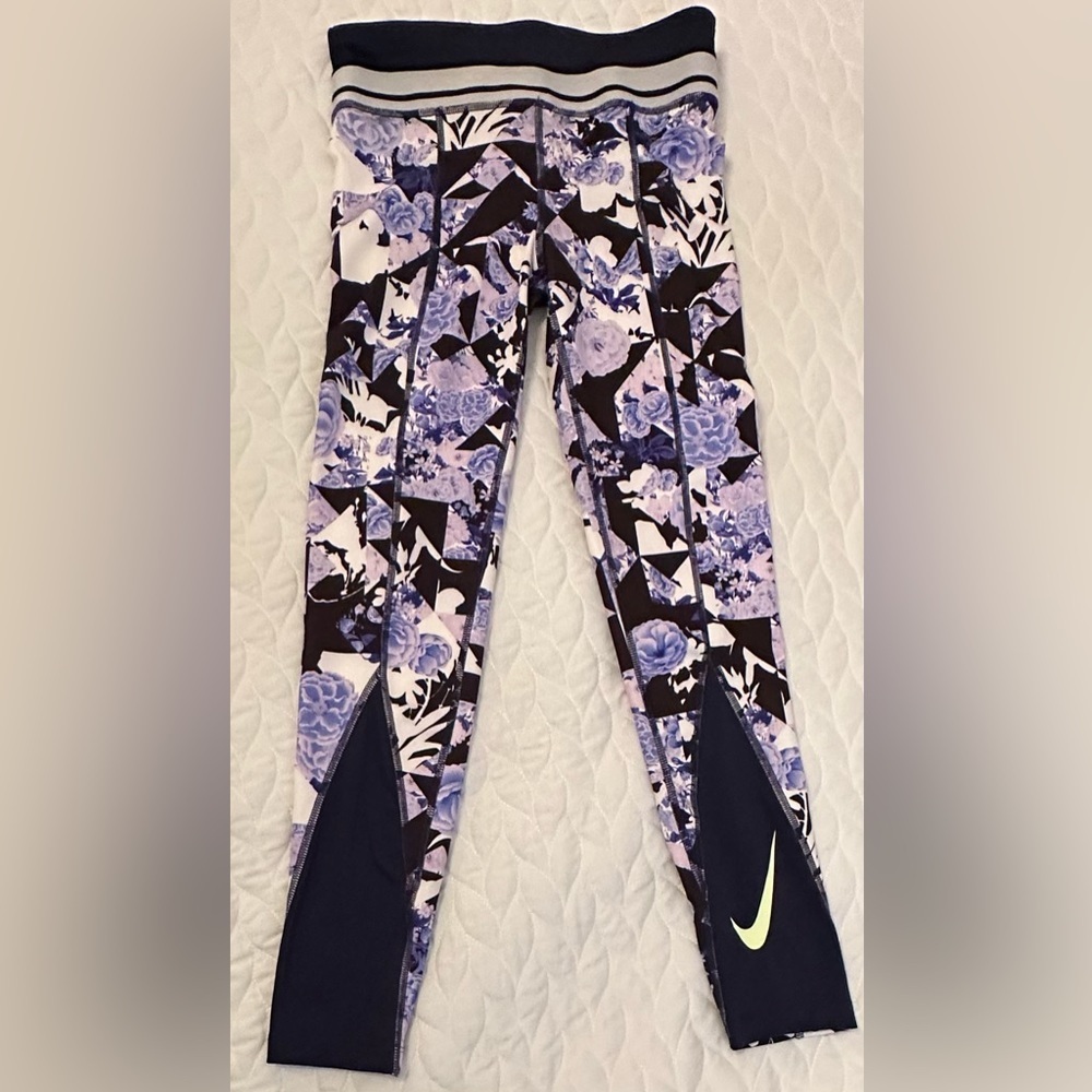 Nike Dri-FitGirls Youth Size Medium Leggings